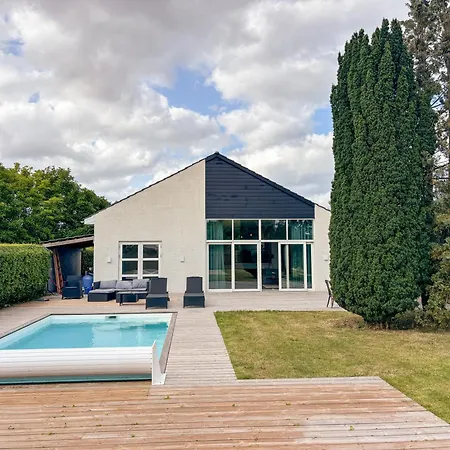 Luxury 300 Square Meter With Pool *