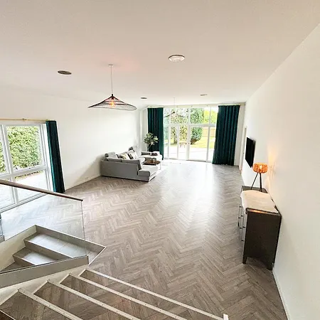 Villa Luxury 300 Square Meter With Pool *
